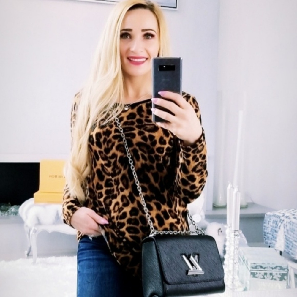 CASUAL DOLLZ Leopard Print Top - Picture 2 of 4